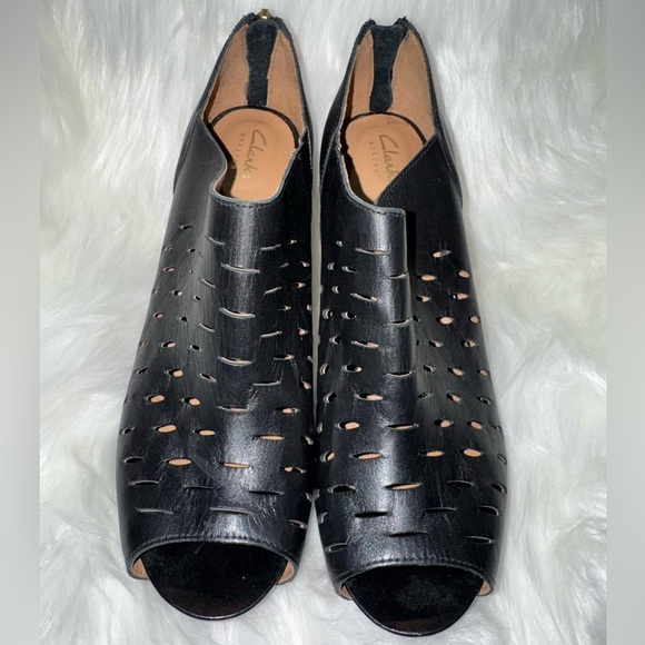 Clarks Black Leather Mules with Classic Design - Picture 1 of 8
